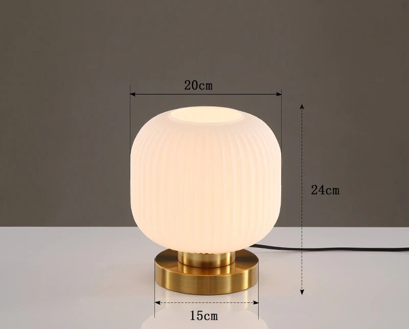 Nordisches Design Tischlampe aus Glas - Moderne LED Eleganz