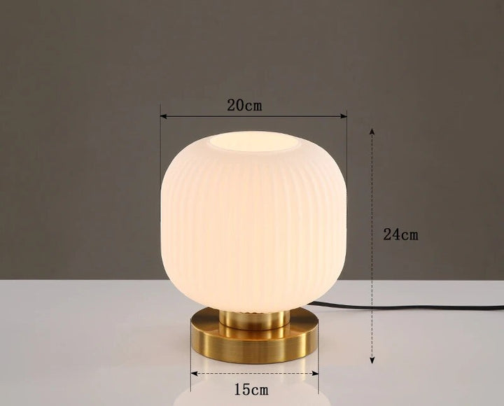 Nordisches Design Tischlampe aus Glas - Moderne LED Eleganz