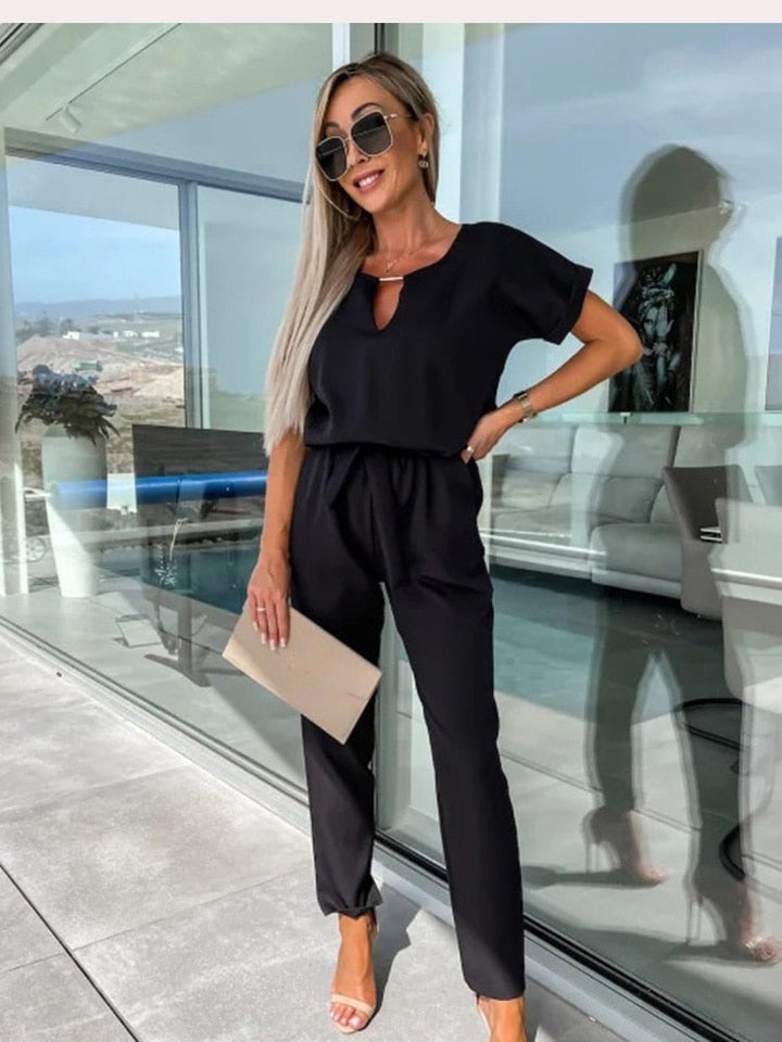 Elara Damen Jumpsuit mit V-Ausschnitt | Eleganter Einteiler mit Schleife & Weitem Bein